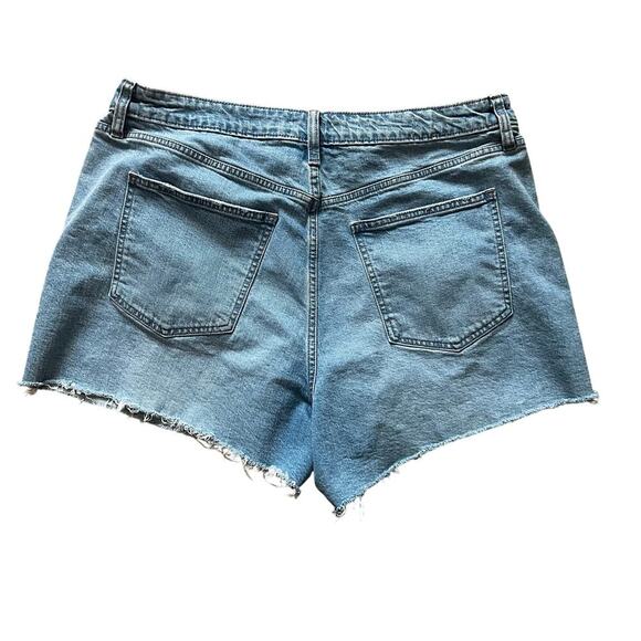 Universal Thread Womens 90s Cutoff Shorts Light Wash Size 17R Summer Beach - Picture 2 of 7